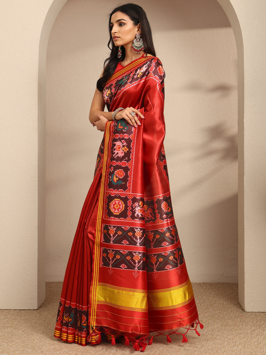 Red Solid Silk Saree With Unstitched Blouse Piece