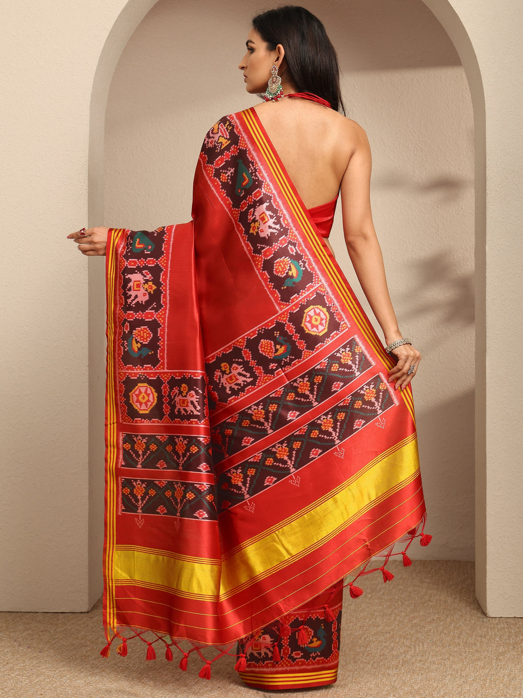 Red Solid Silk Saree With Unstitched Blouse Piece