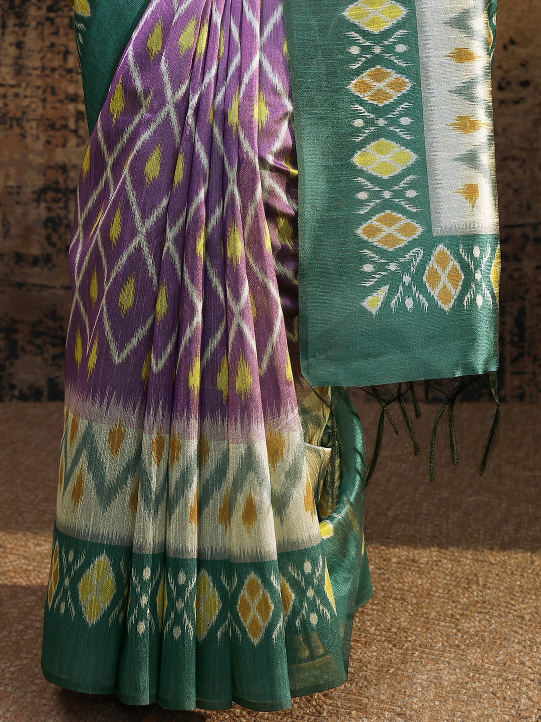 Green Ikat Printed Silk Saree With Unstitched Blouse Piece