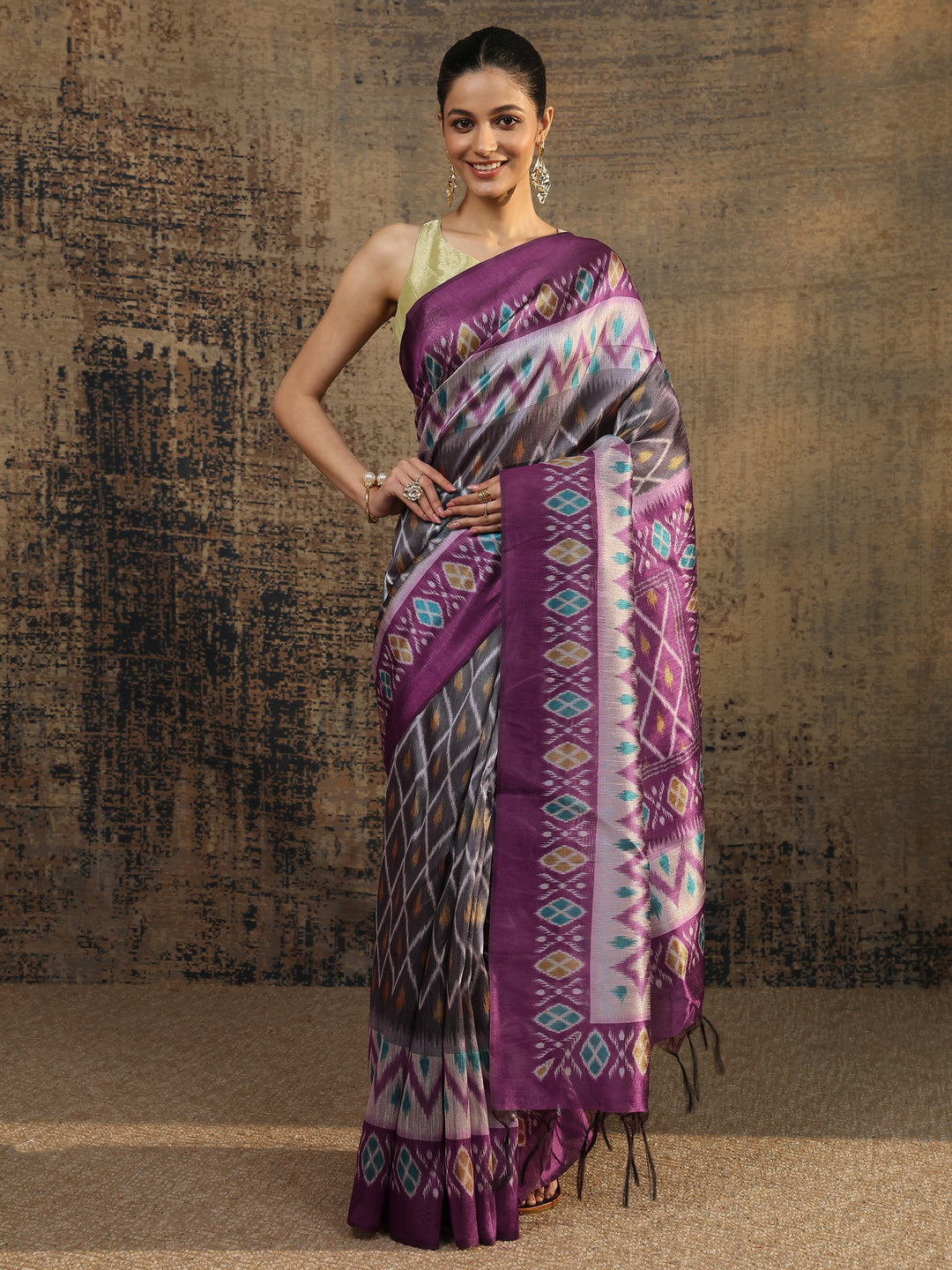 Grey Printed Silk Saree With Unstitched Blouse Piece