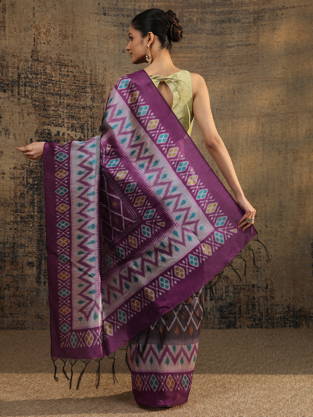 Grey Printed Silk Saree With Unstitched Blouse Piece