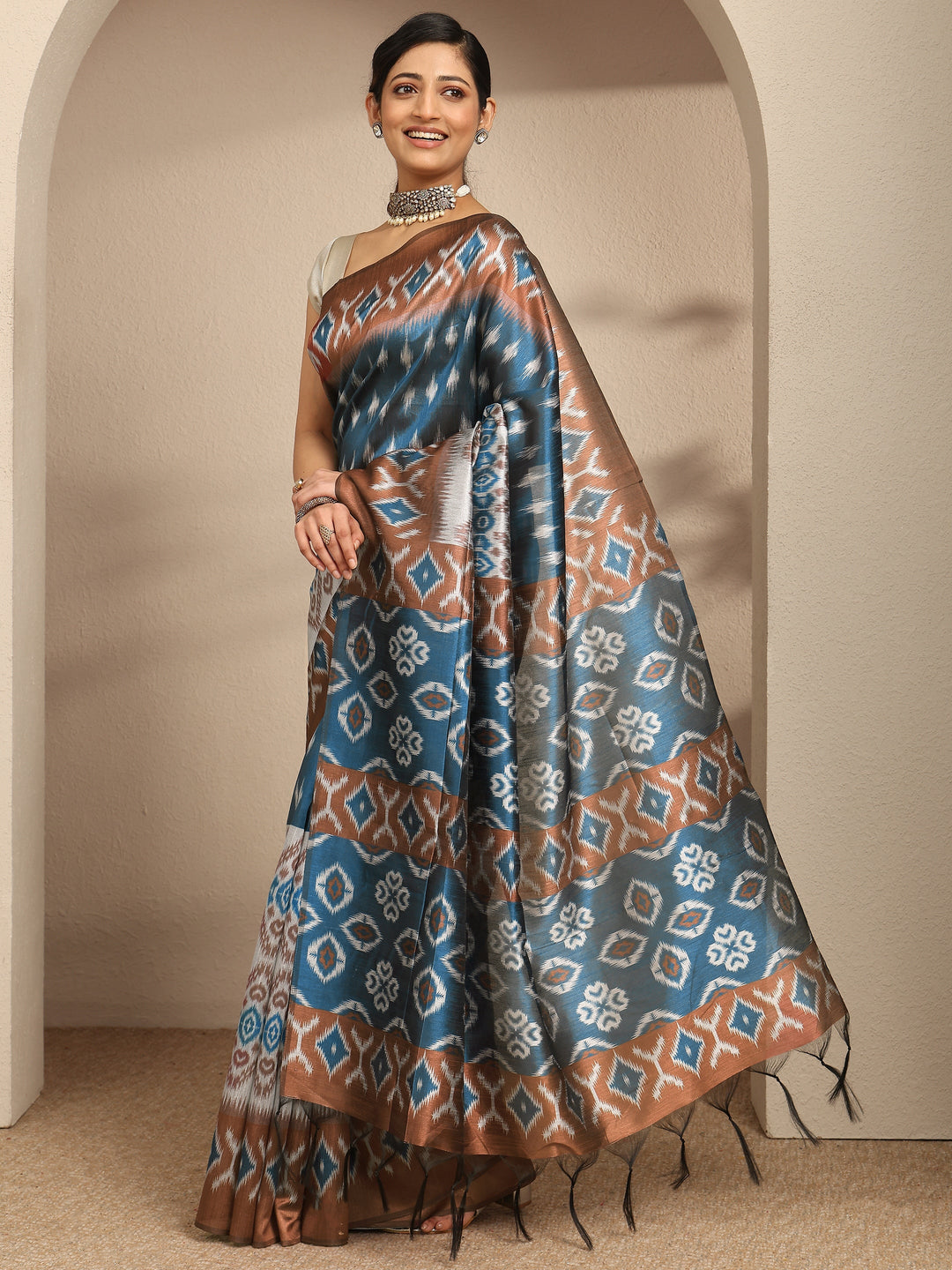 Blue Printed Silk Saree With Unstitched Blouse Piece