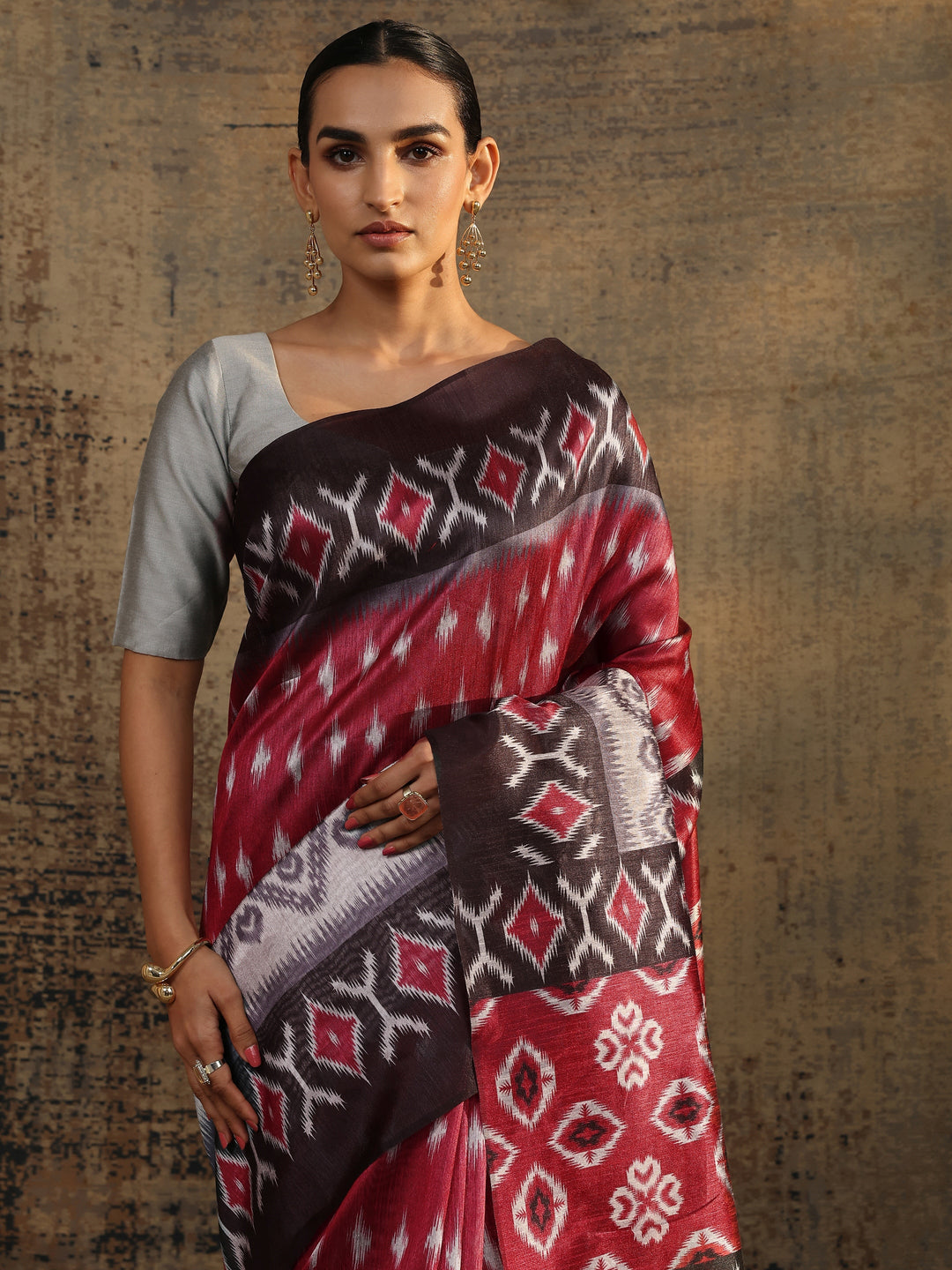 Red Printed Silk Saree With Unstitched Blouse Piece