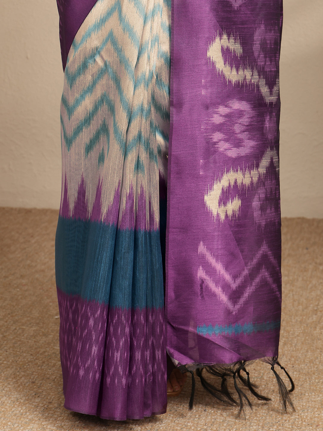 Purple Abstract Printed Silk Saree With Unstitched Blouse Piece