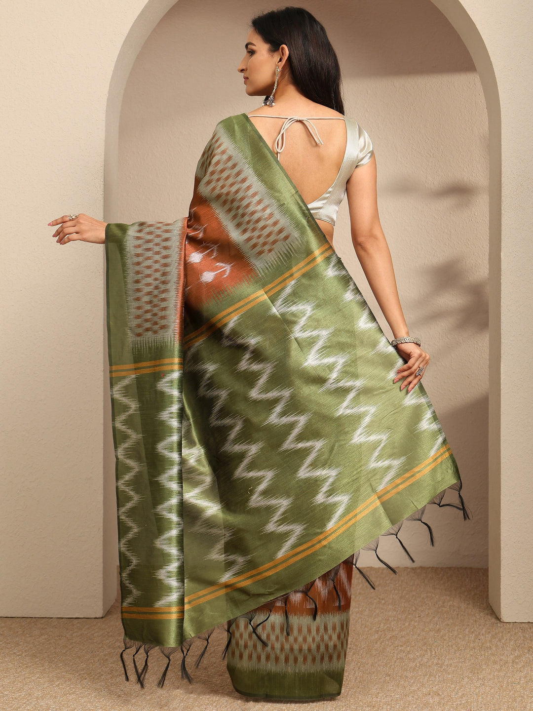 Rust Chevron Printed Silk Saree With Unstitched Blouse Piece