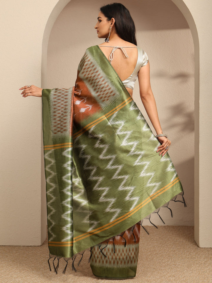 Rust Chevron Printed Silk Saree With Unstitched Blouse Piece