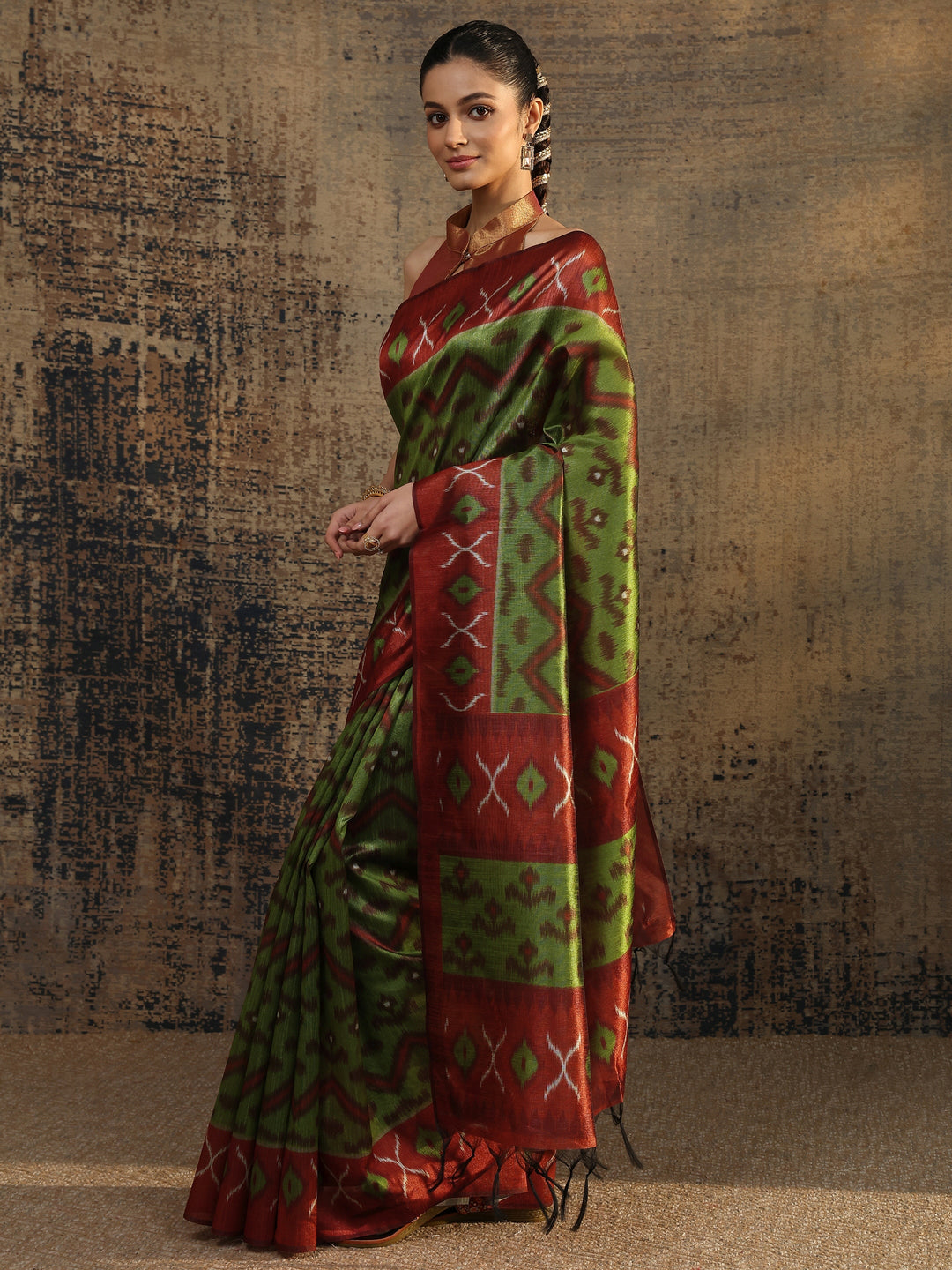 Green Chevron Printed Silk Saree With Unstitched Blouse Piece