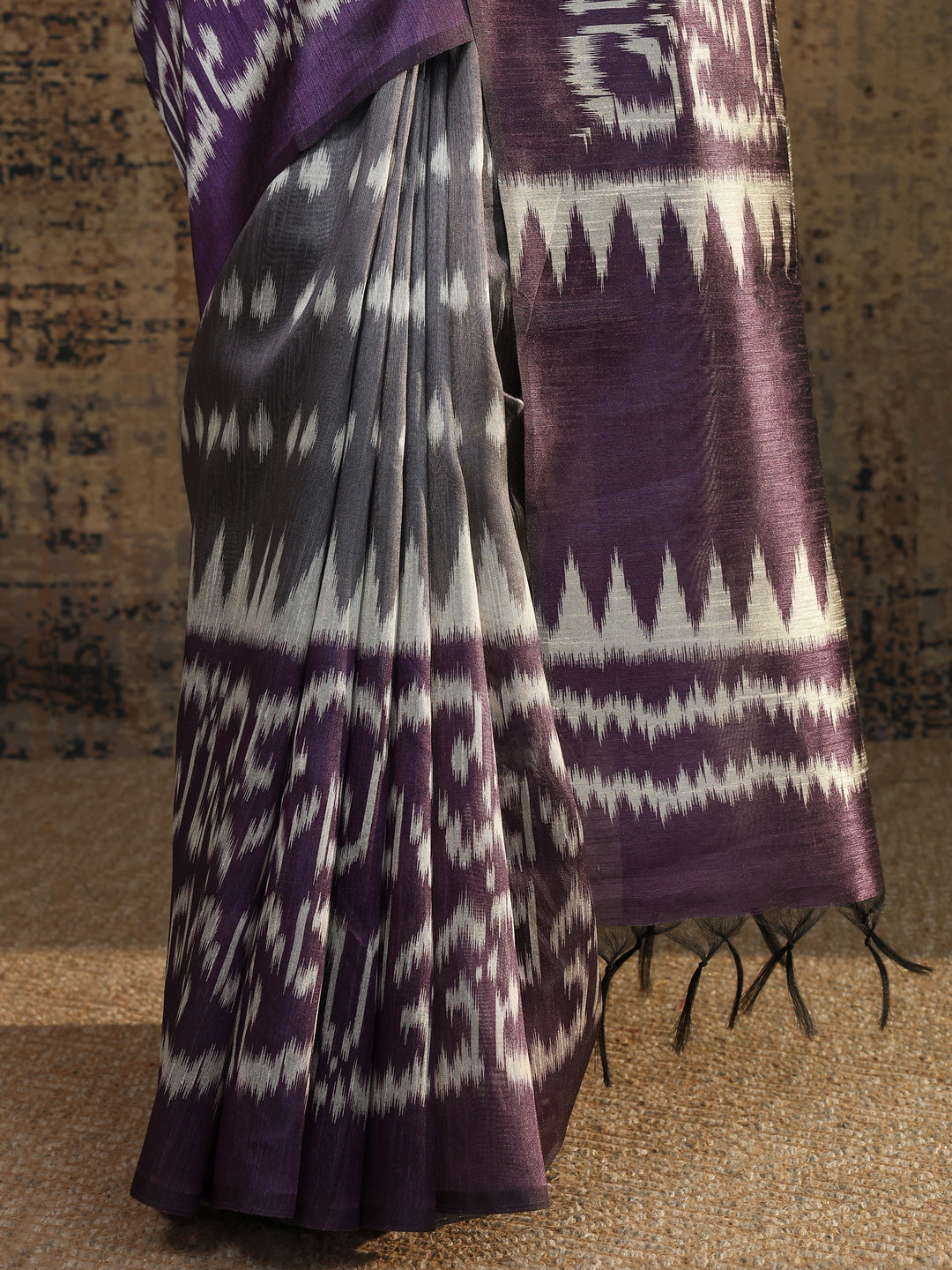 Purple Abstract Printed Silk Saree With Unstitched Blouse Piece
