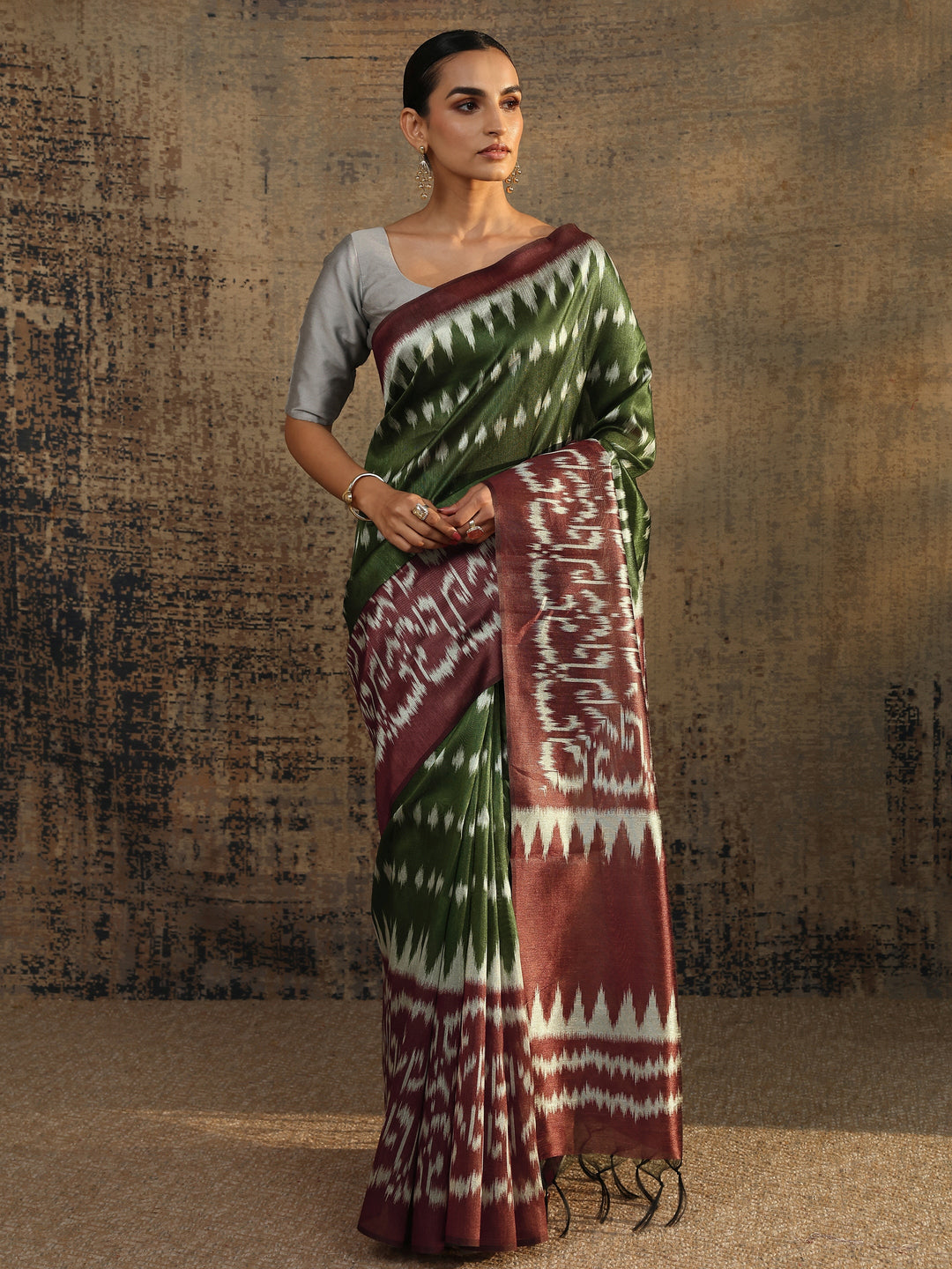 Green Abstract Printed Silk Saree With Unstitched Blouse Piece