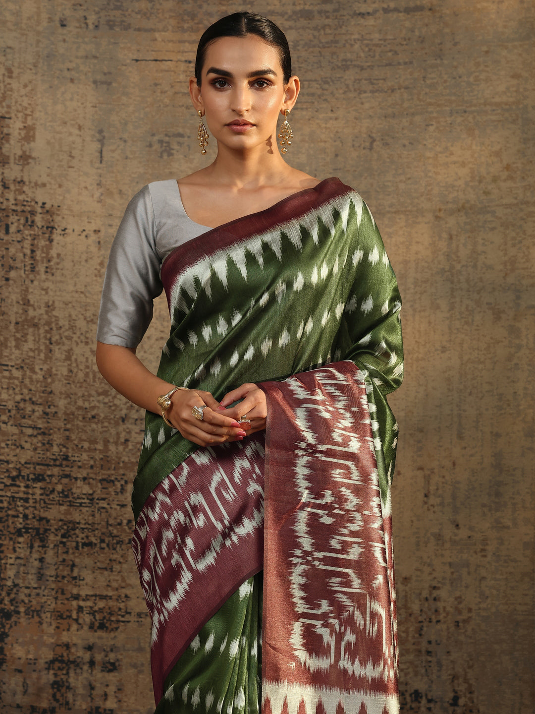 Green Abstract Printed Silk Saree With Unstitched Blouse Piece