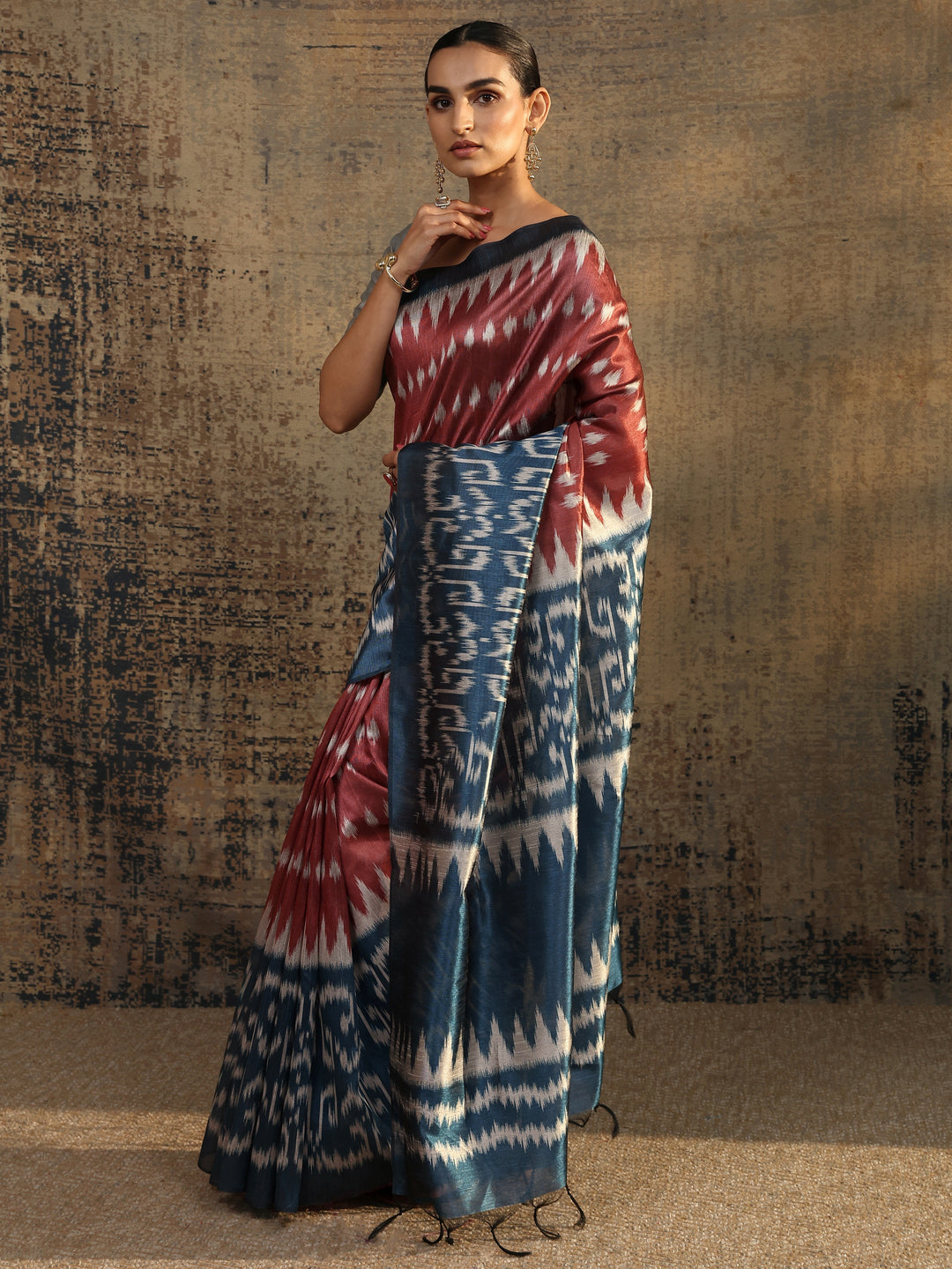 Rust Abstract Printed Silk Saree With Unstitched Blouse Piece