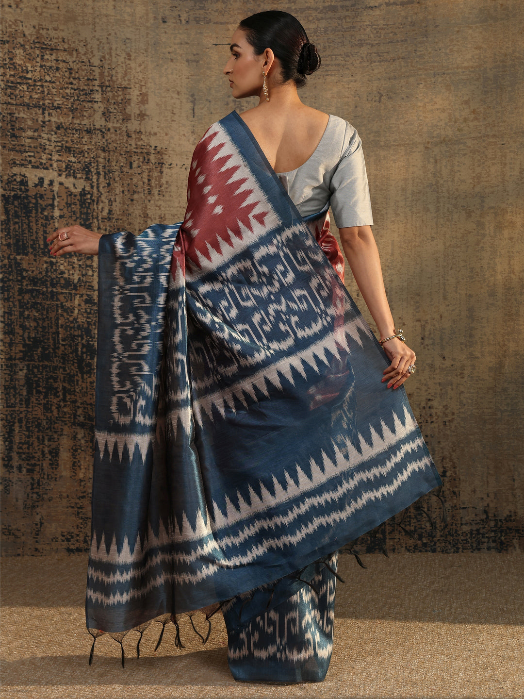 Rust Abstract Printed Silk Saree With Unstitched Blouse Piece
