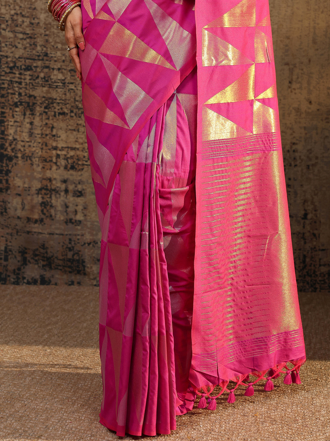 Pink Geometric Woven Design Silk Blend Saree With Unstitched Blouse Piece
