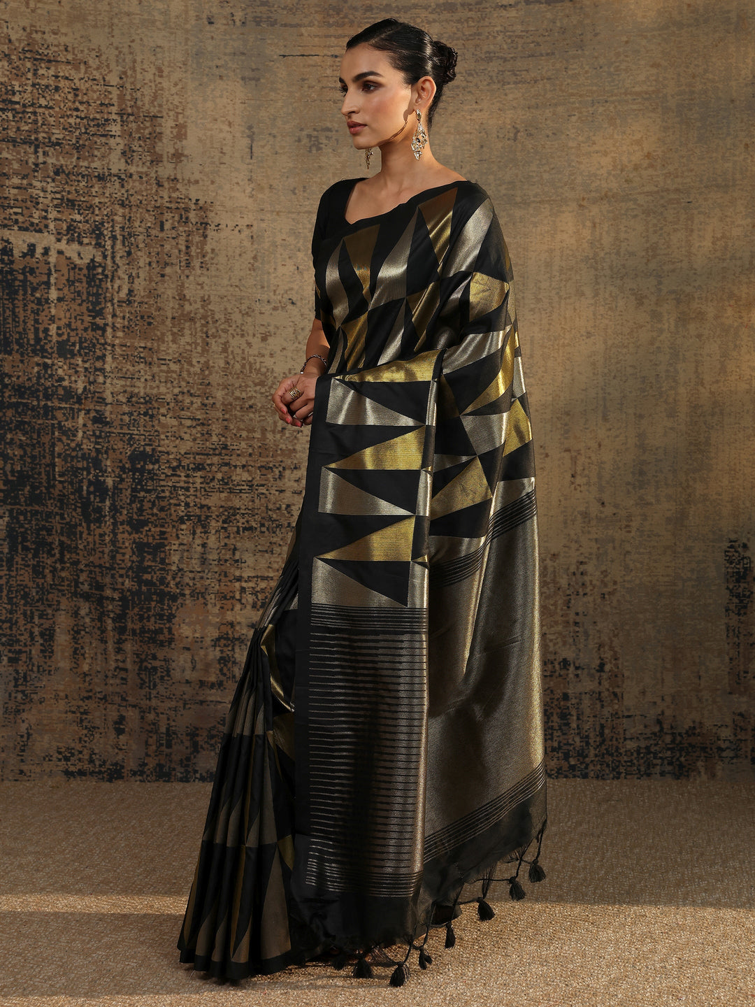 Black Woven Design Silk Blend Saree With Unstitched Blouse Piece