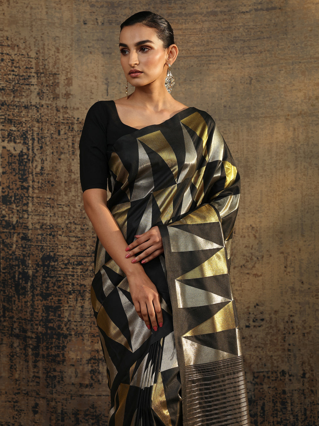 Black Woven Design Silk Blend Saree With Unstitched Blouse Piece