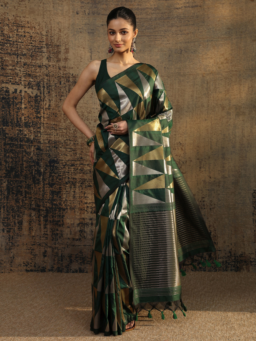 Green Woven Design Silk Blend Saree With Unstitched Blouse Piece