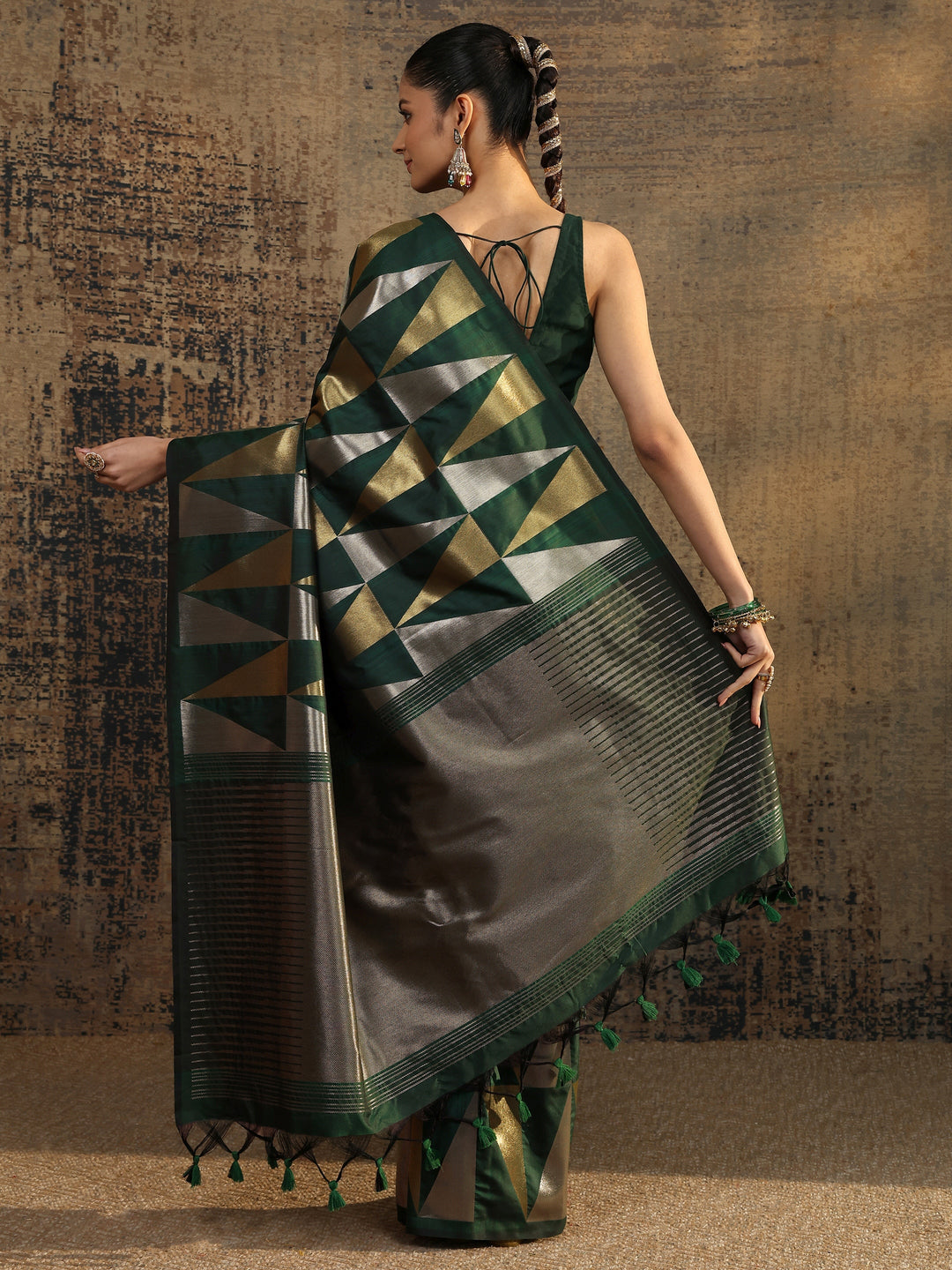 Green Woven Design Silk Blend Saree With Unstitched Blouse Piece