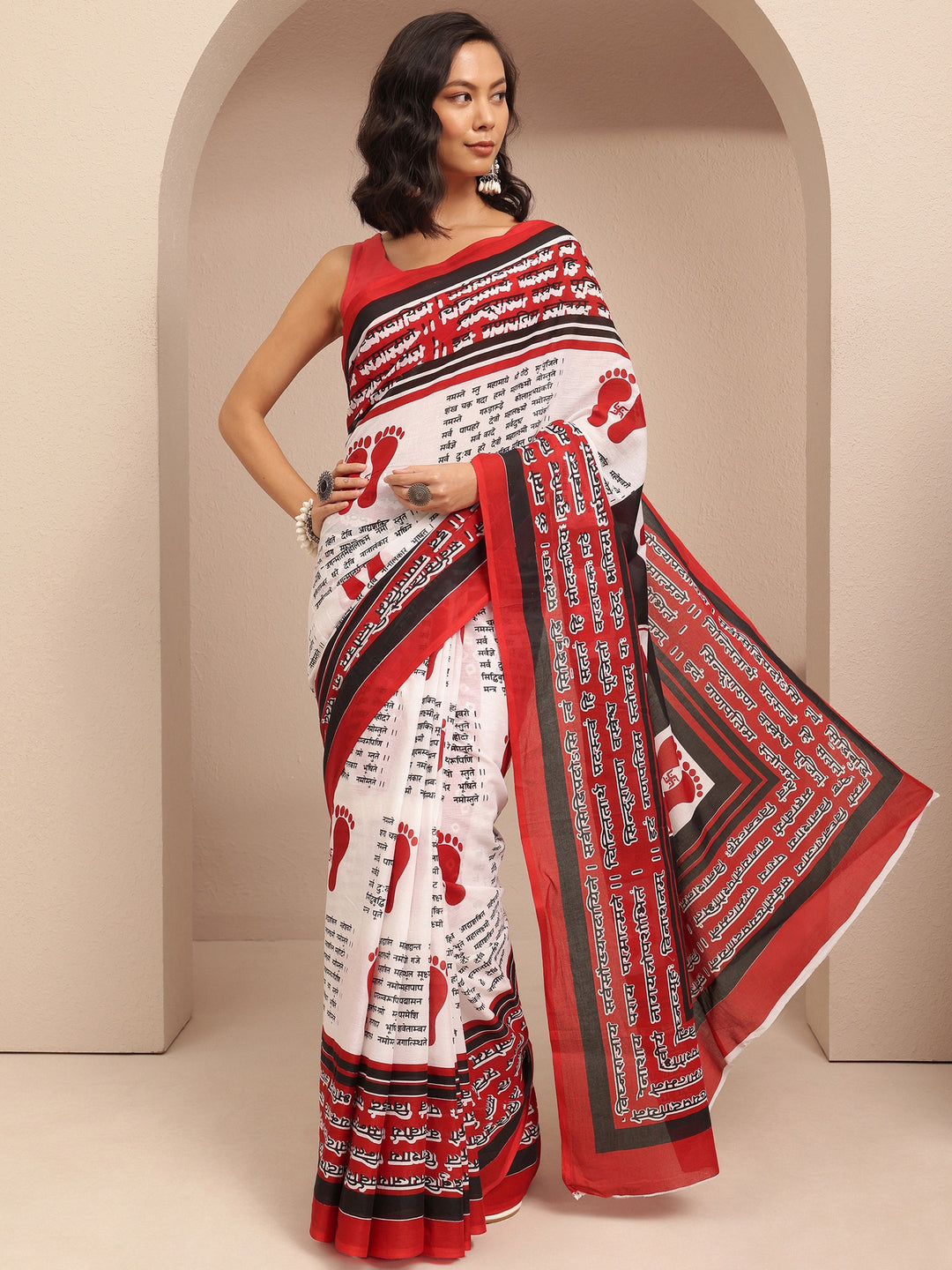 Red Printed Cotton Saree With Unstitched Blouse Piece