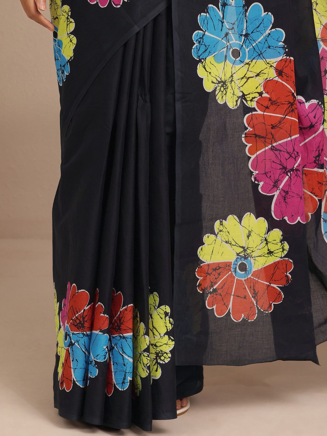 Black Printed Cotton Saree With Unstitched Blouse Piece