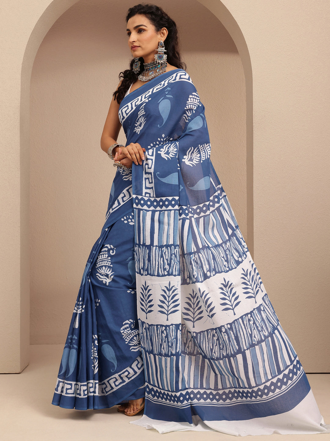 Blue Printed Cotton Saree With Unstitched Blouse Piece