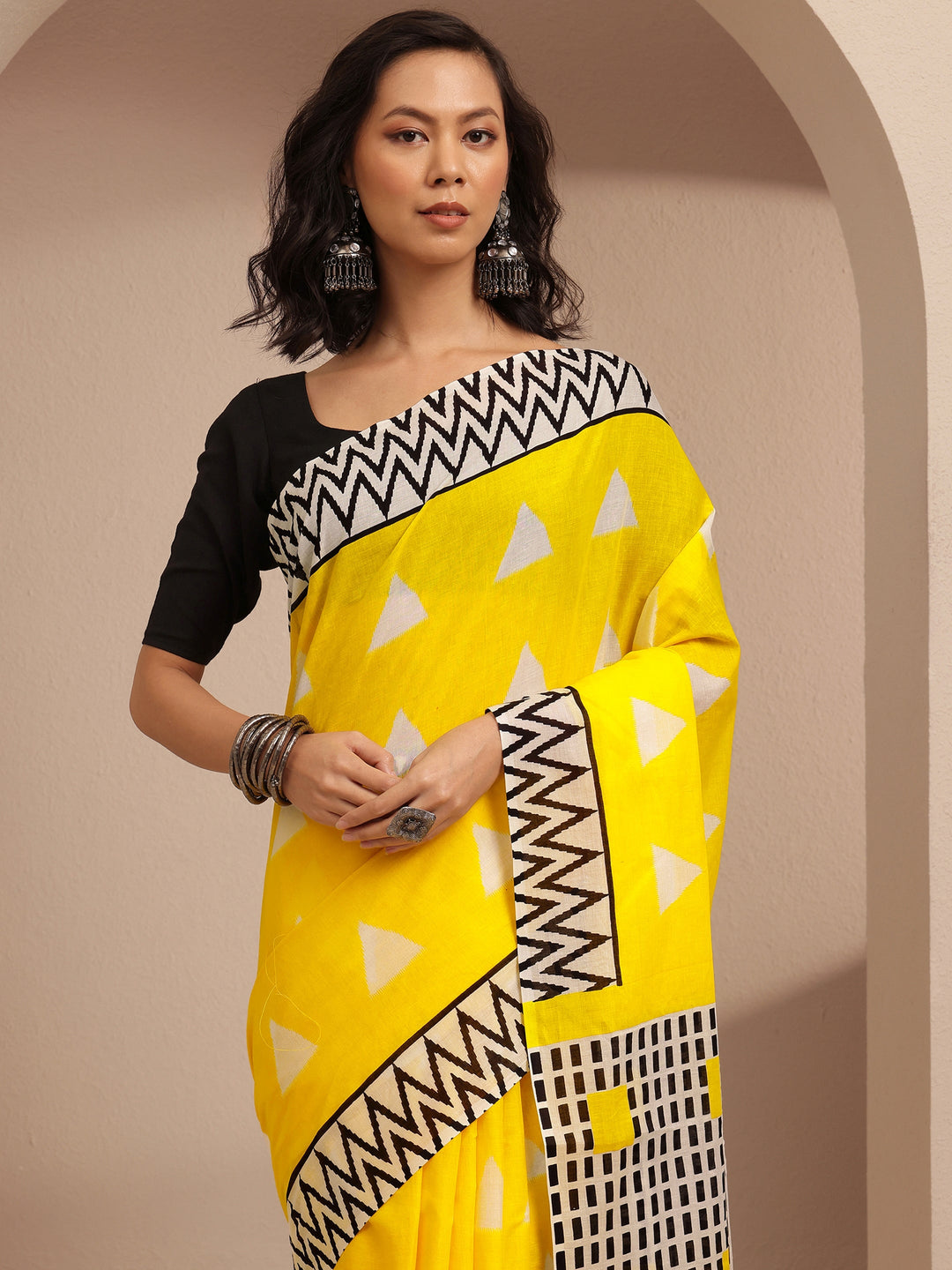 Yellow Geometric Printed Cotton Saree With Unstitched Blouse Piece