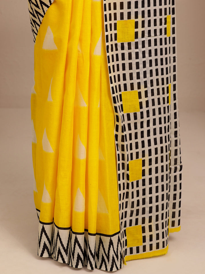 Yellow Geometric Printed Cotton Saree With Unstitched Blouse Piece