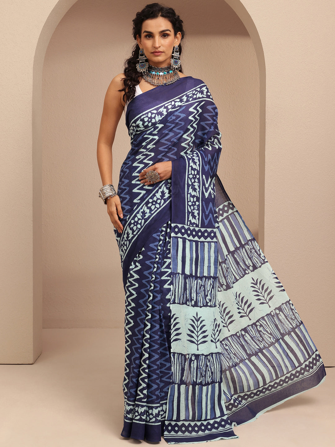 Navy Blue Chevron Printed Cotton Saree With Unstitched Blouse Piece