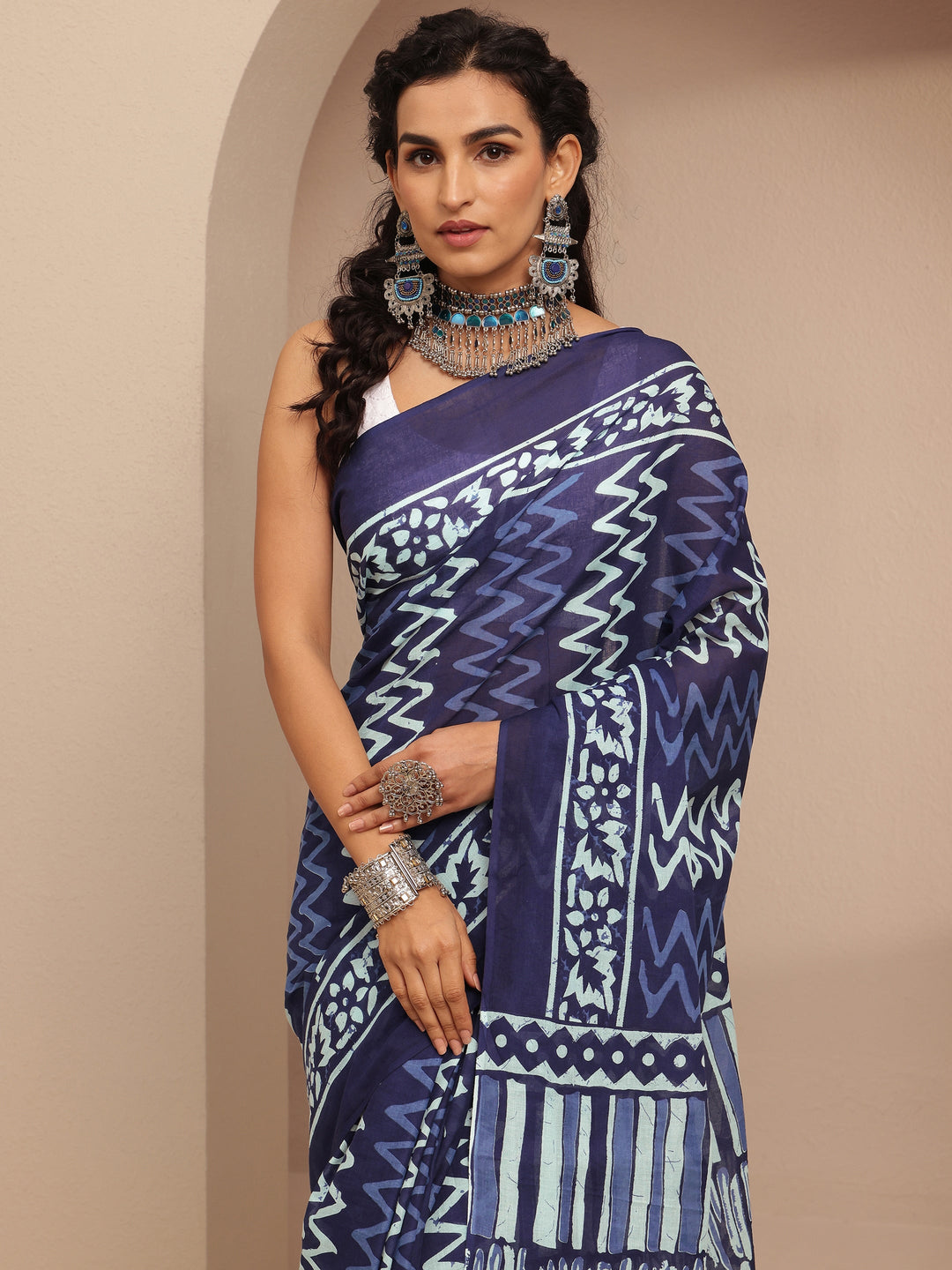 Navy Blue Chevron Printed Cotton Saree With Unstitched Blouse Piece