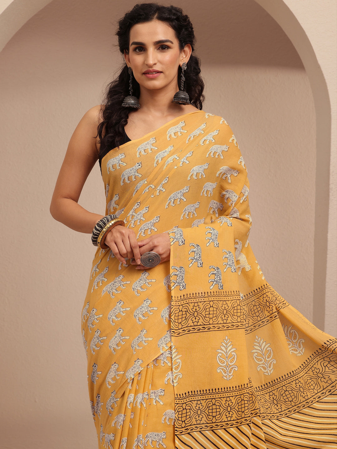 Yellow Printed Cotton Saree With Unstitched Blouse Piece
