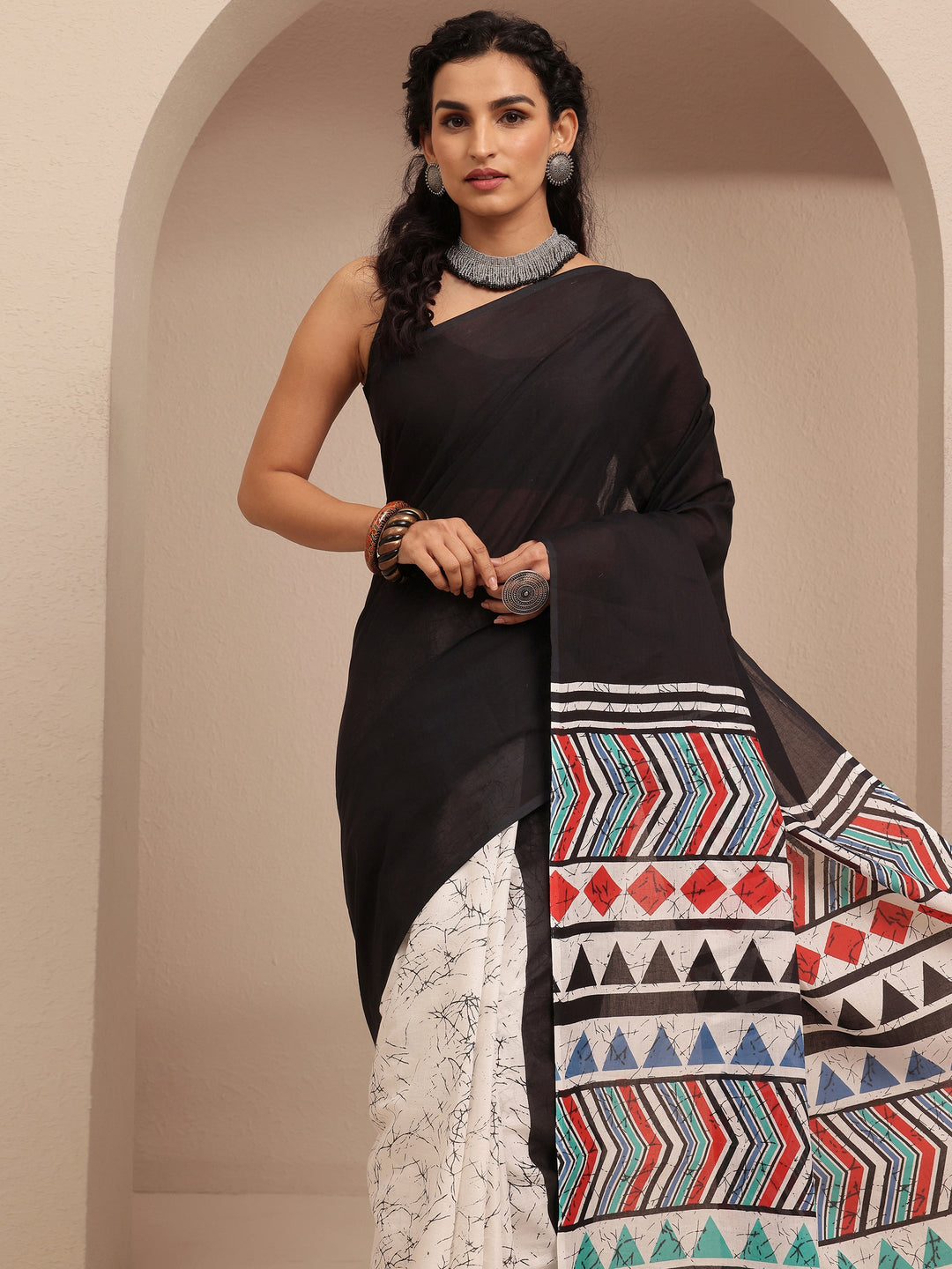 Black Solid Cotton Saree With Unstitched Blouse Piece