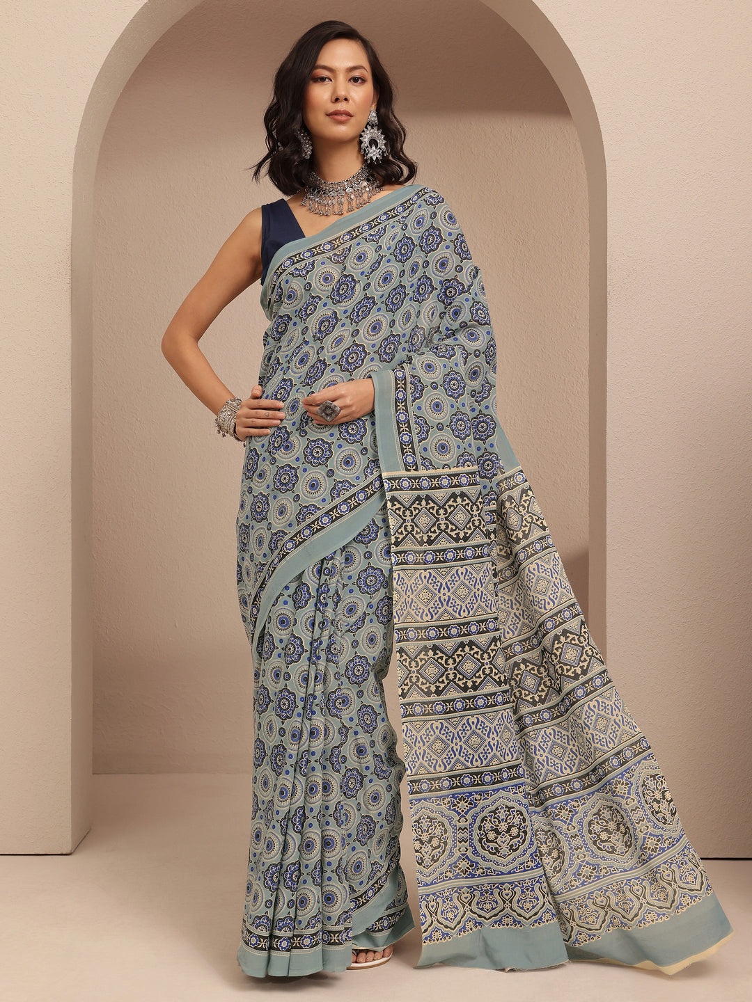 Blue Printed Cotton Saree With Unstitched Blouse Piece