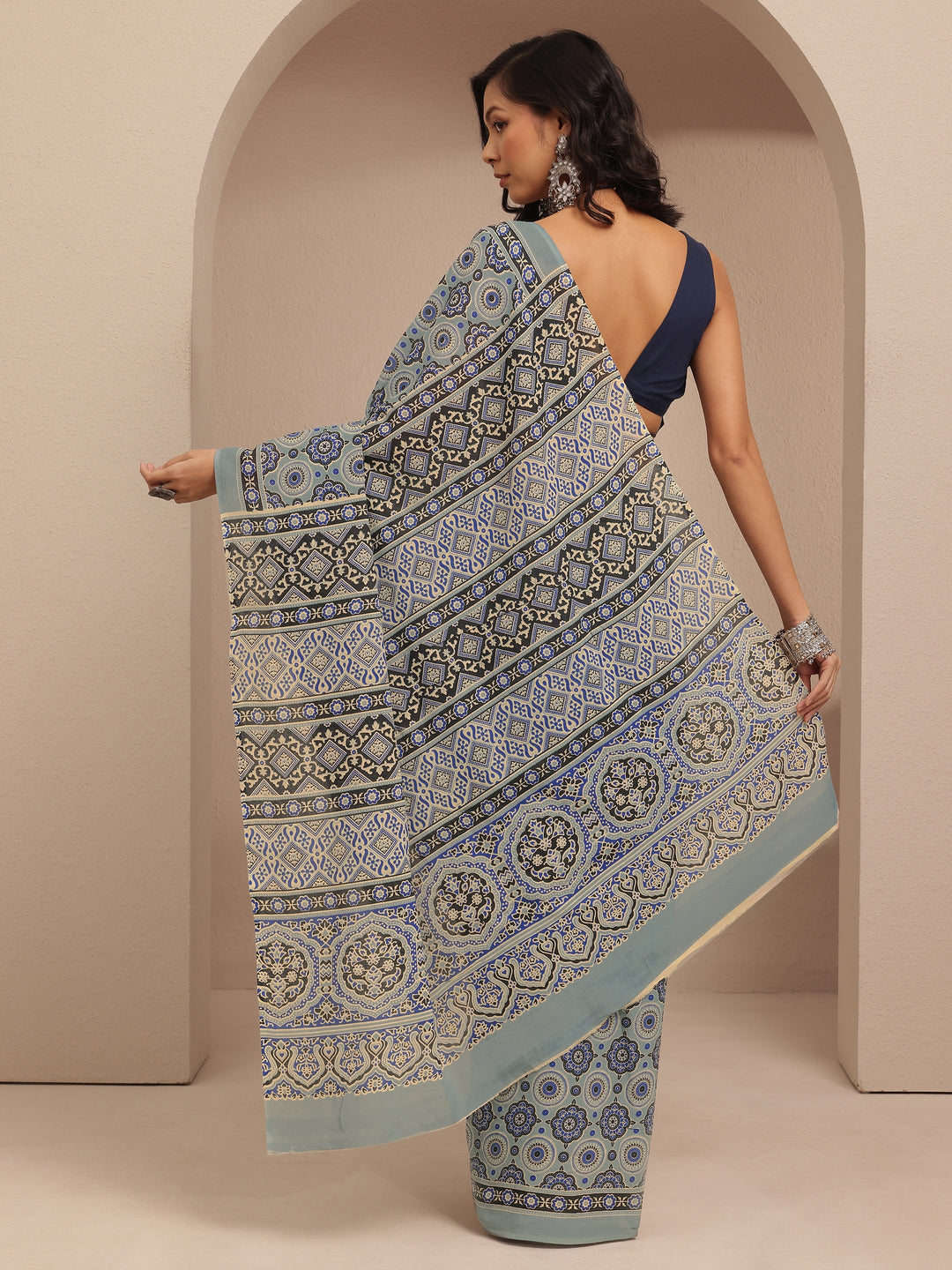 Blue Printed Cotton Saree With Unstitched Blouse Piece