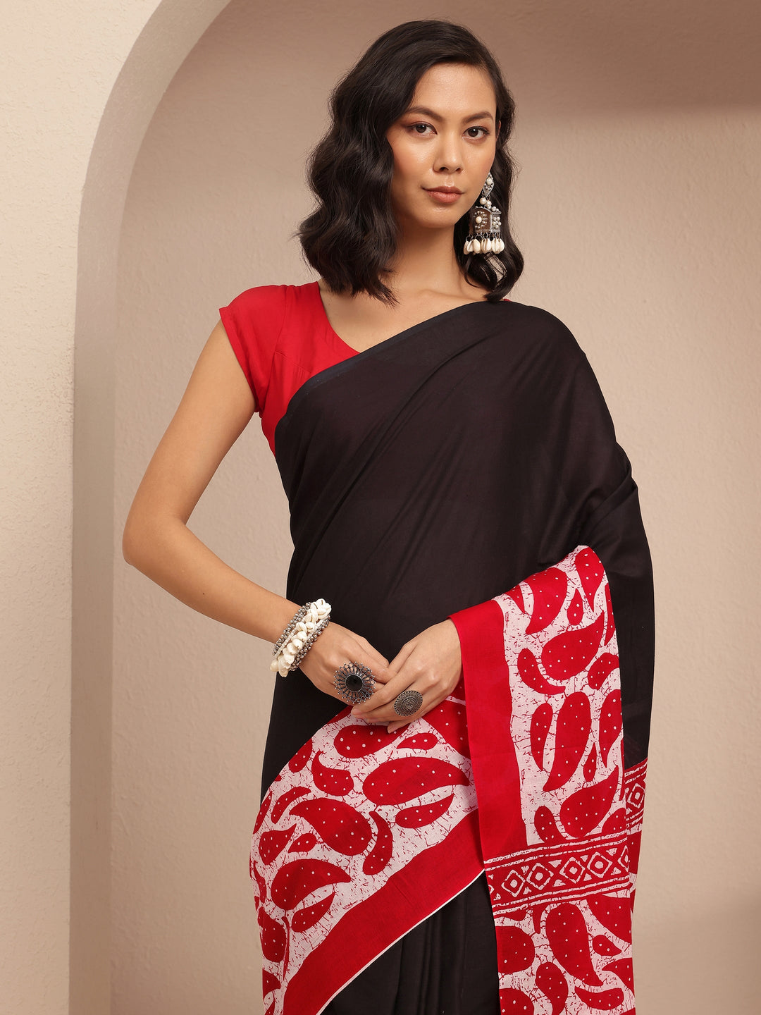 Red Solid Cotton Saree With Unstitched Blouse Piece