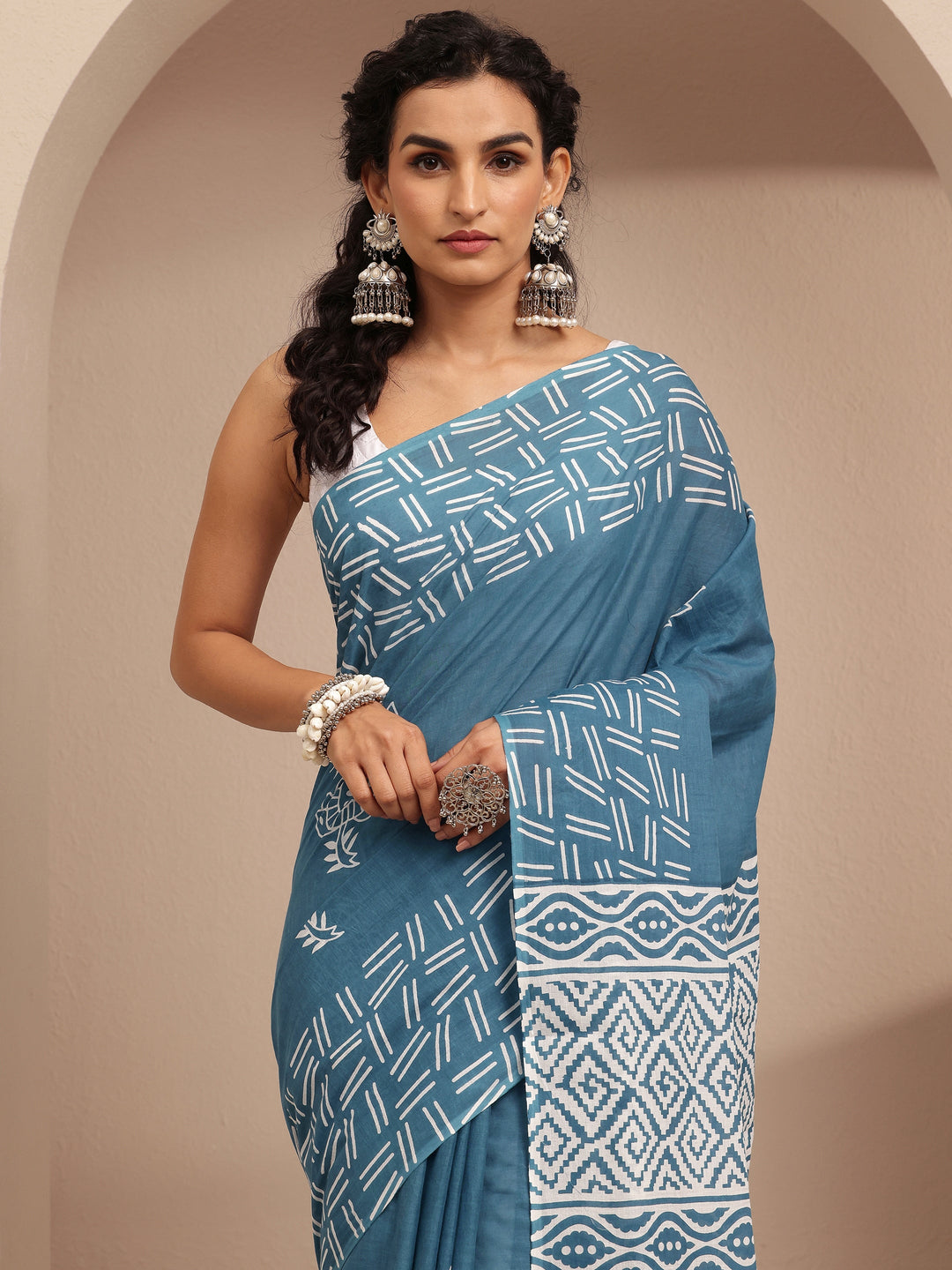Teal Paisley Printed Cotton Saree With Unstitched Blouse Piece