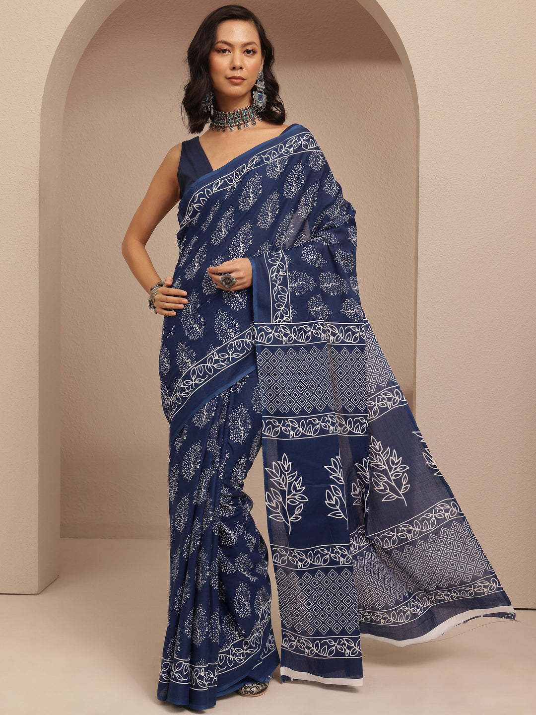 Navy Blue Printed Cotton Saree With Unstitched Blouse Piece