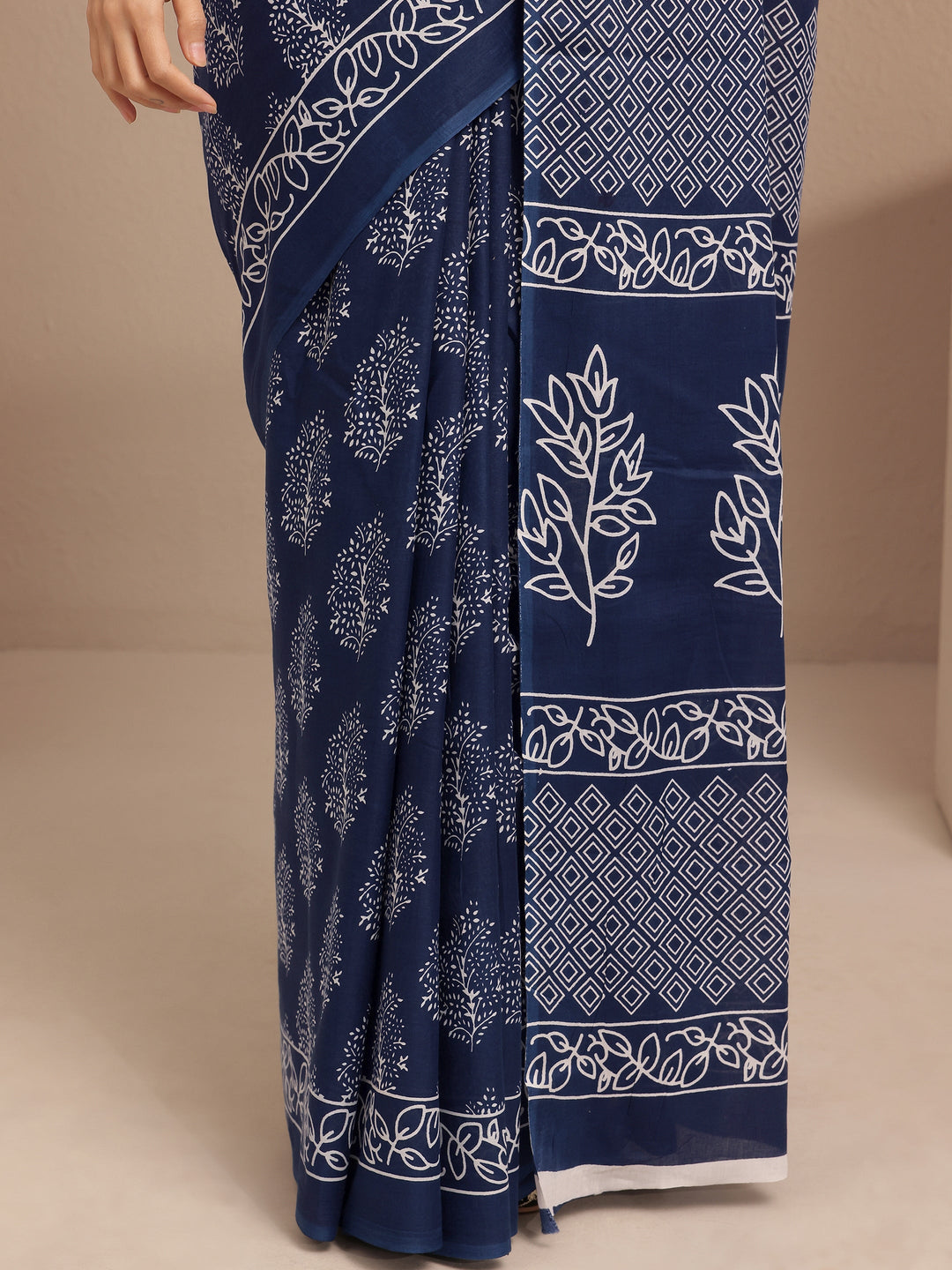 Navy Blue Printed Cotton Saree With Unstitched Blouse Piece