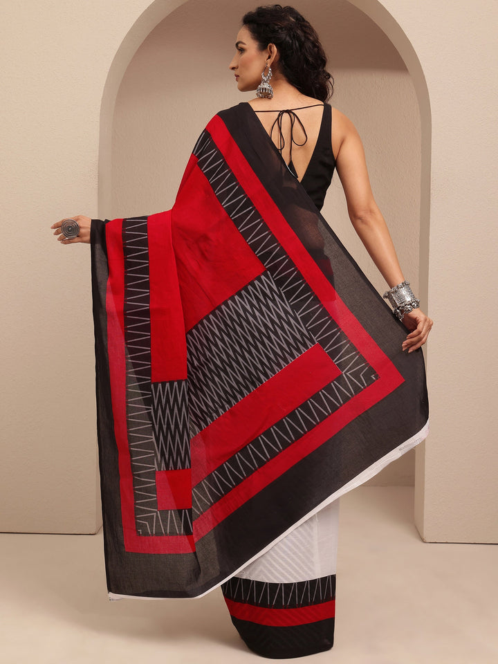 Red Solid Cotton Saree With Unstitched Blouse Piece