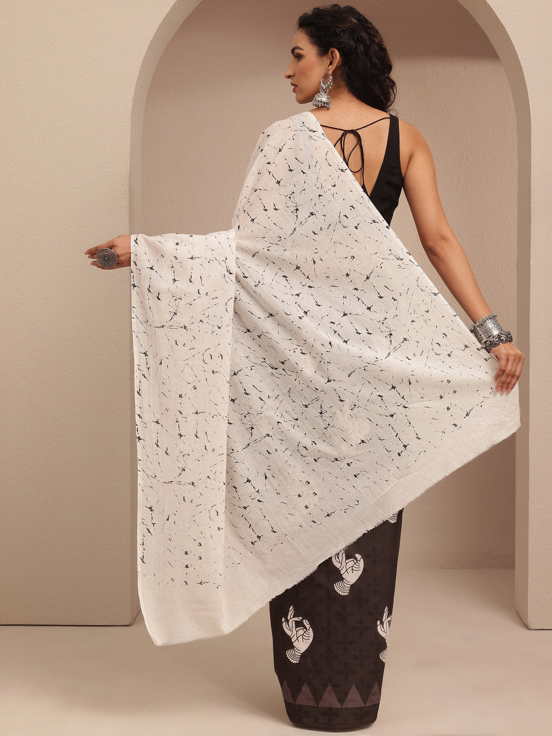 Brown Printed Cotton Saree With Unstitched Blouse Piece