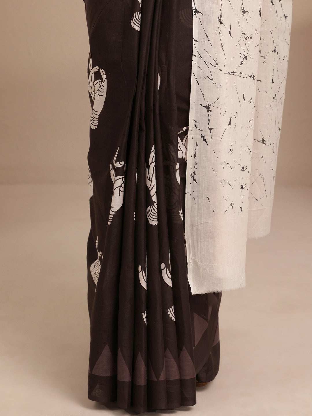 Brown Printed Cotton Saree With Unstitched Blouse Piece