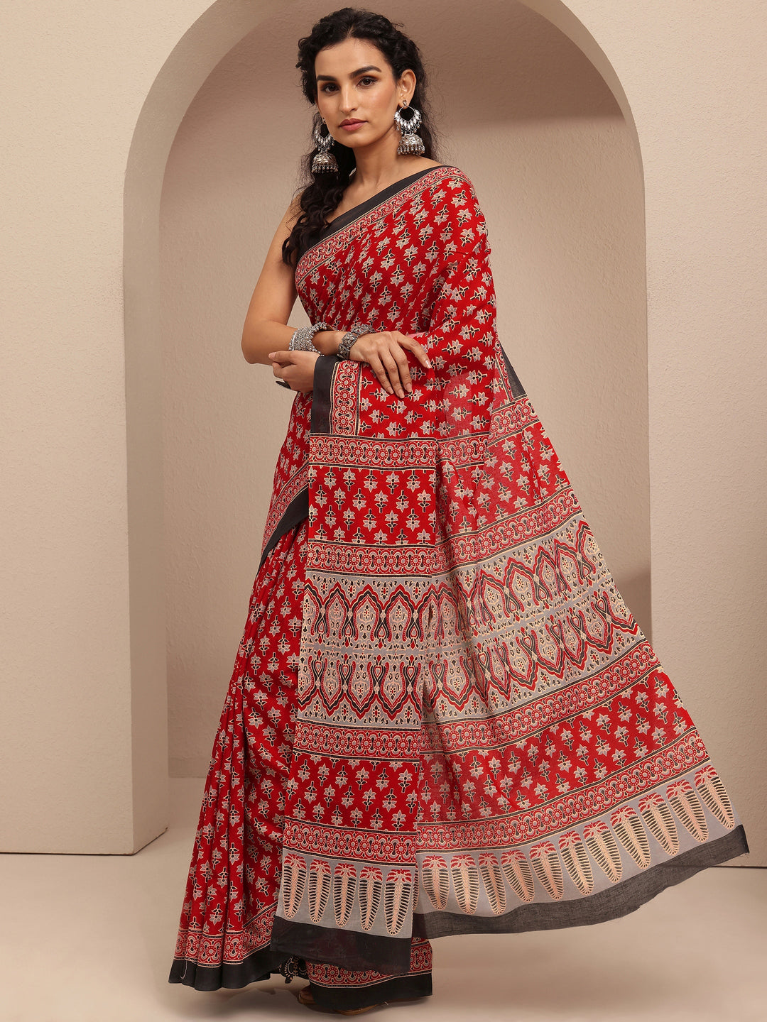 Red Printed Cotton Saree With Unstitched Blouse Piece