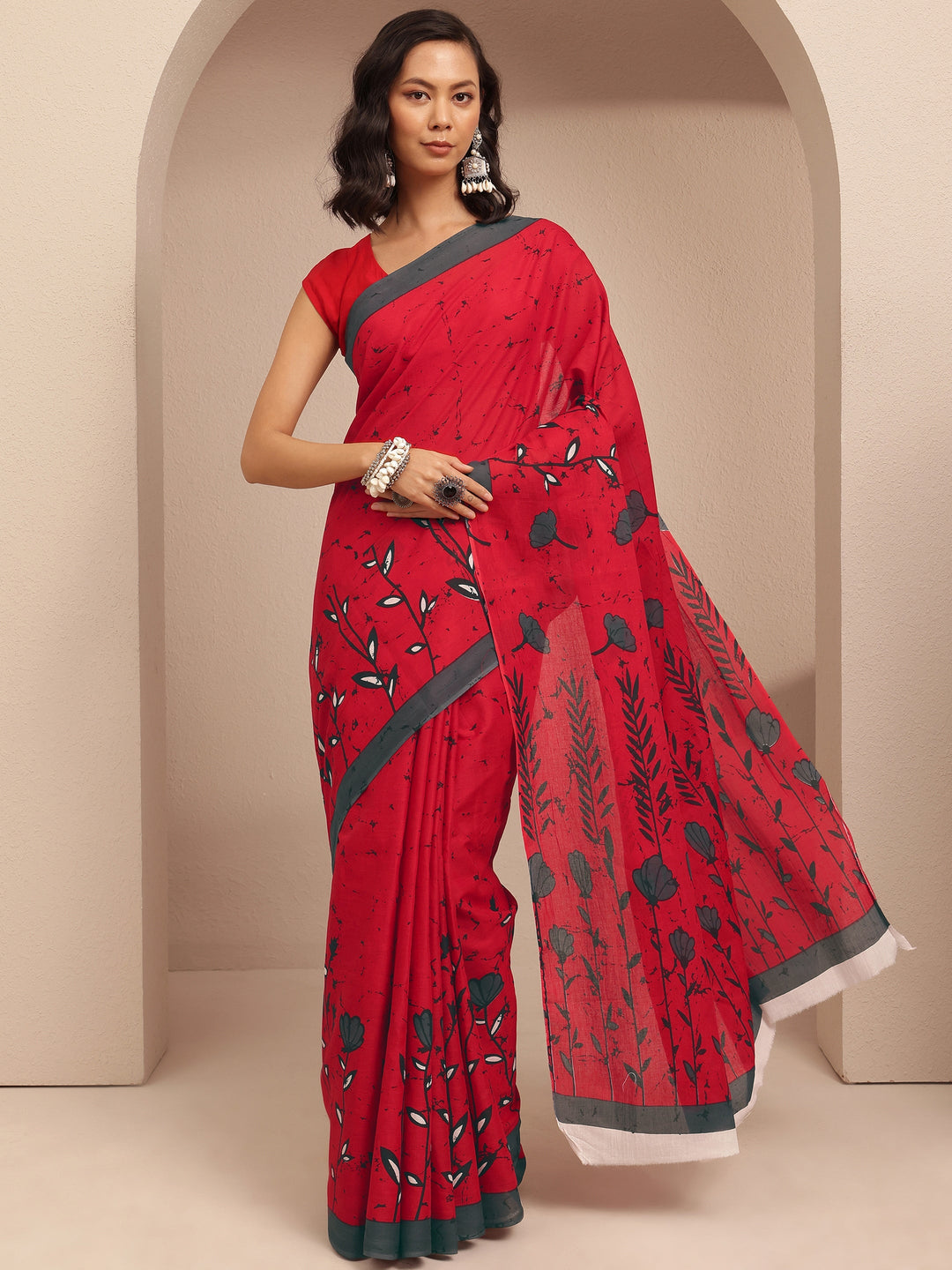 Red Printed Cotton Saree With Unstitched Blouse Piece