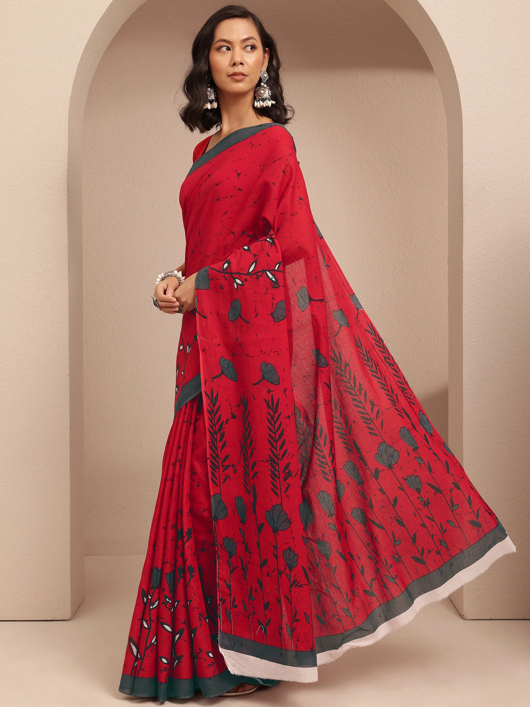 Red Printed Cotton Saree With Unstitched Blouse Piece