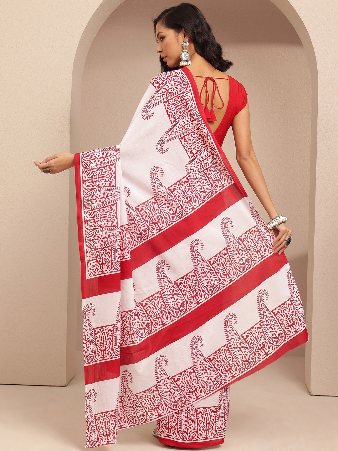 Red Paisley Printed Cotton Saree With Unstitched Blouse Piece