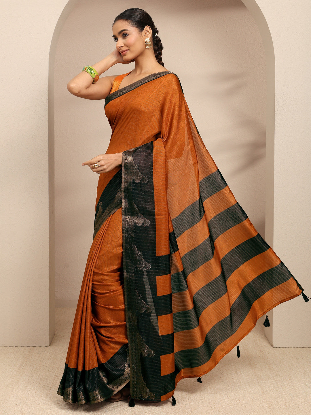 Rust Solid Silk Blend Saree With Unstitched Blouse Piece