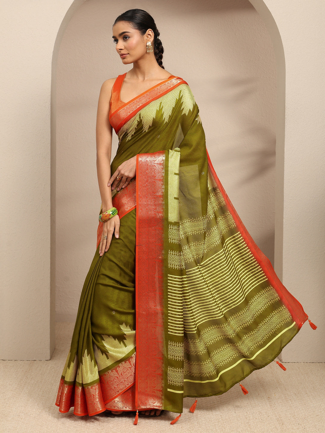 Green Ethnic Motifs Woven Design Silk Blend Saree With Unstitched Blouse Piece