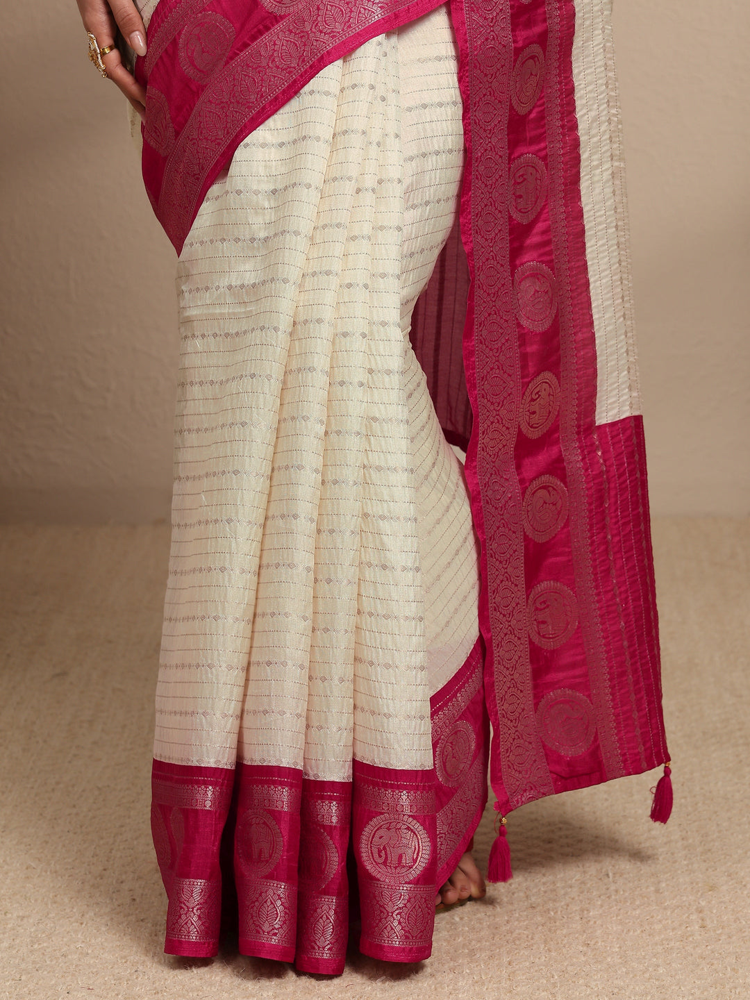 Cream Ethnic Motifs Printed Silk Blend Saree With Unstitched Blouse Piece