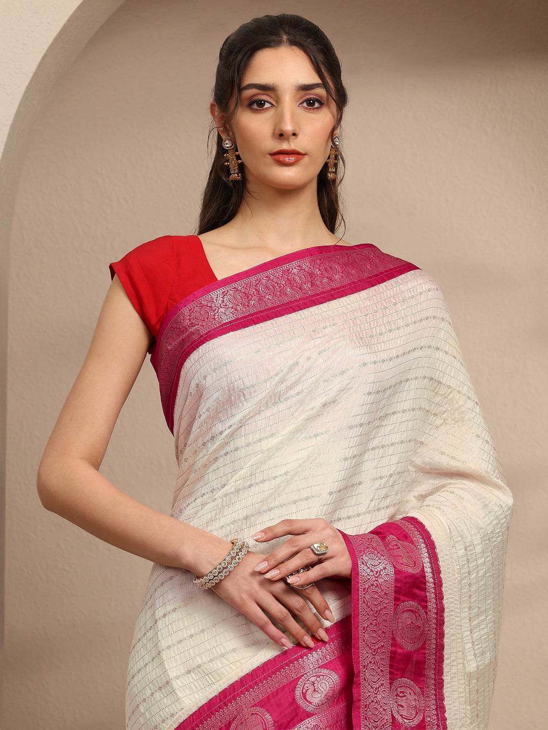 Cream Ethnic Motifs Printed Silk Blend Saree With Unstitched Blouse Piece