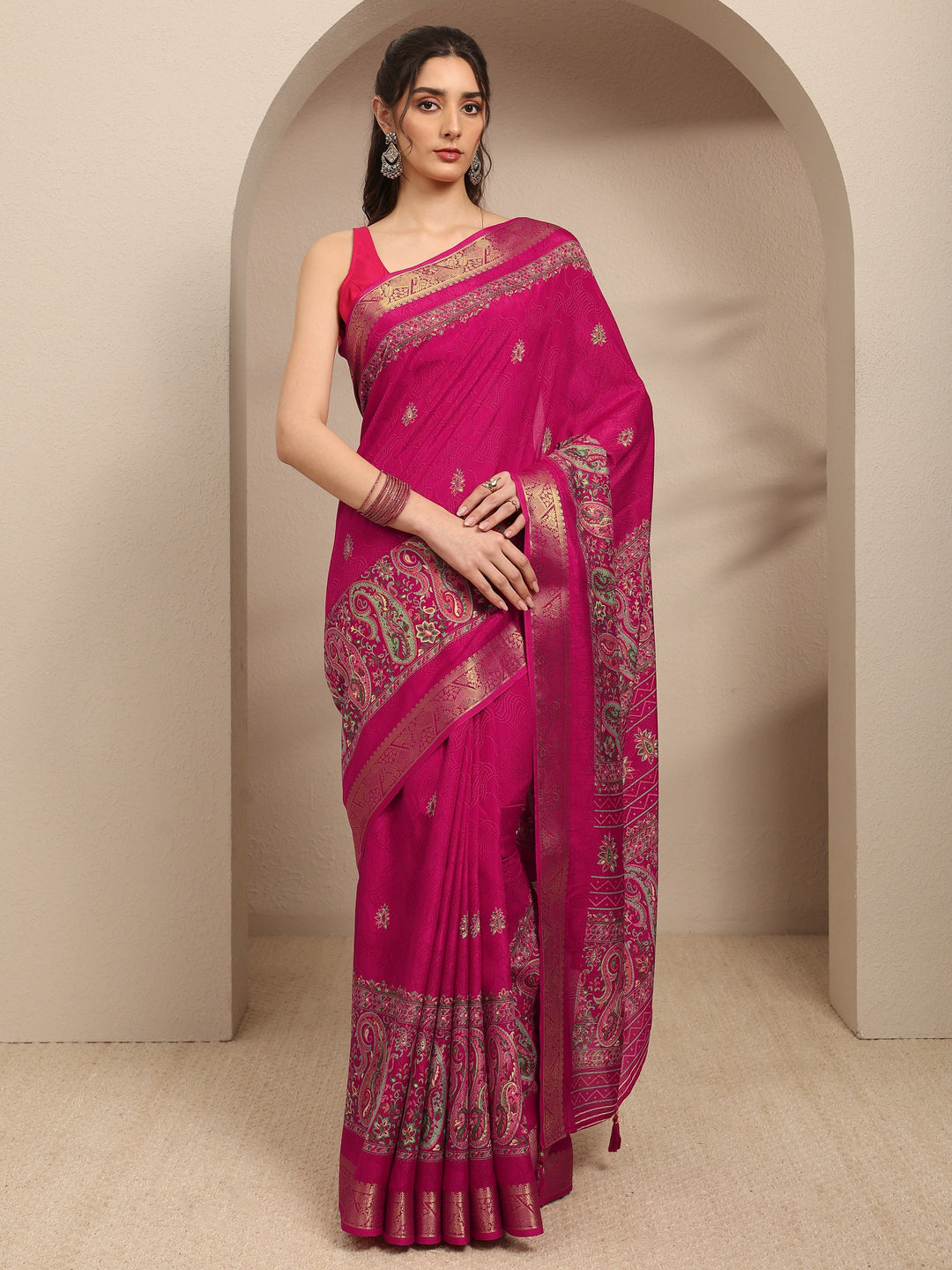 Pink Paisley Printed Silk Blend Saree With Unstitched Blouse Piece