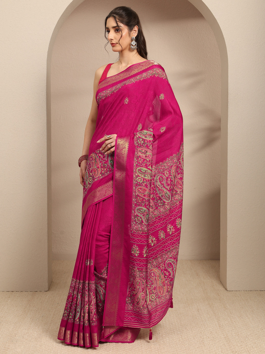 Pink Paisley Printed Silk Blend Saree With Unstitched Blouse Piece