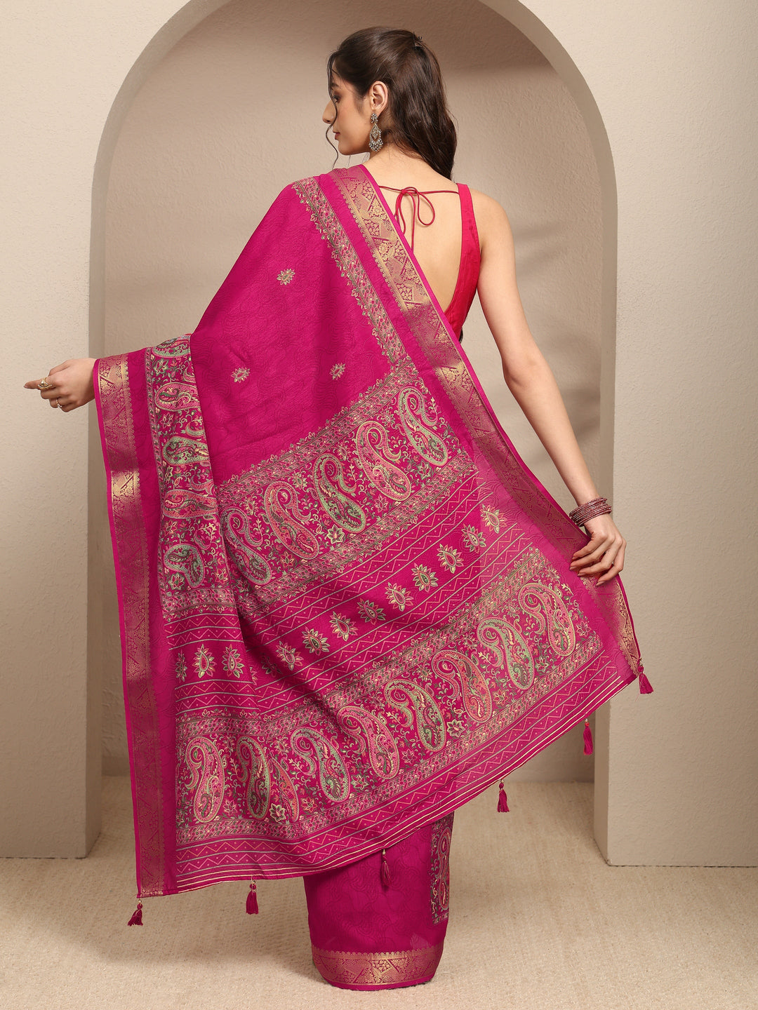 Pink Paisley Printed Silk Blend Saree With Unstitched Blouse Piece